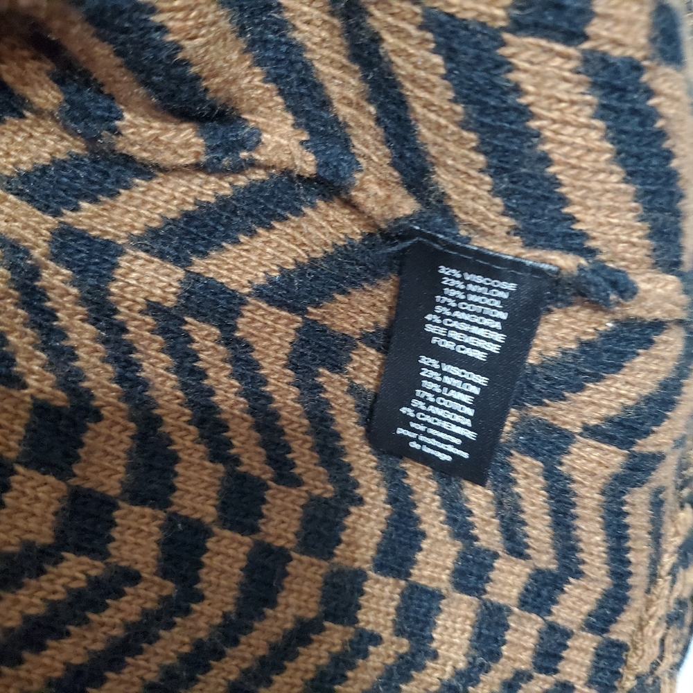 Elizabeth And James Herringbone Shawl Knit Vest View 5